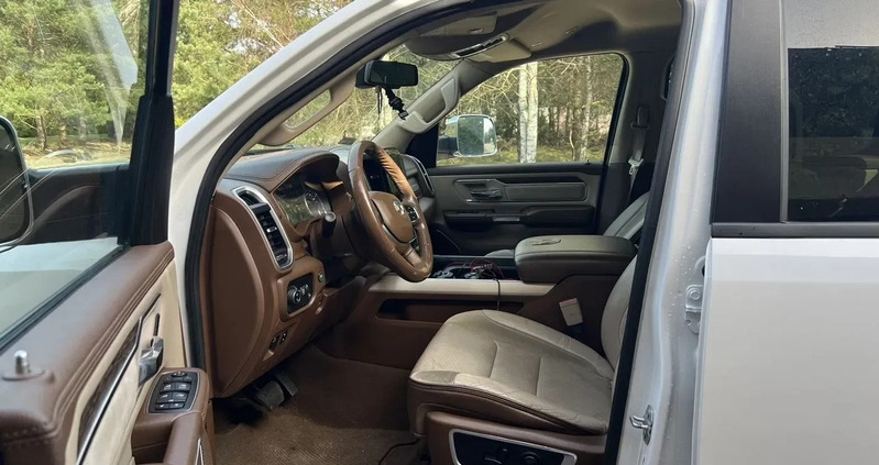 Dodge RAM cena 159000 przebieg: 51000, rok produkcji 2019 z Czersk małe 106